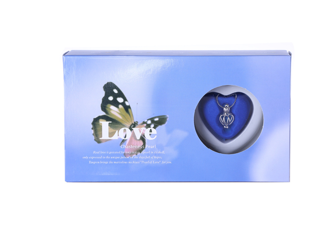 Wish pearl necklace gift box with blue heart pendant in round display