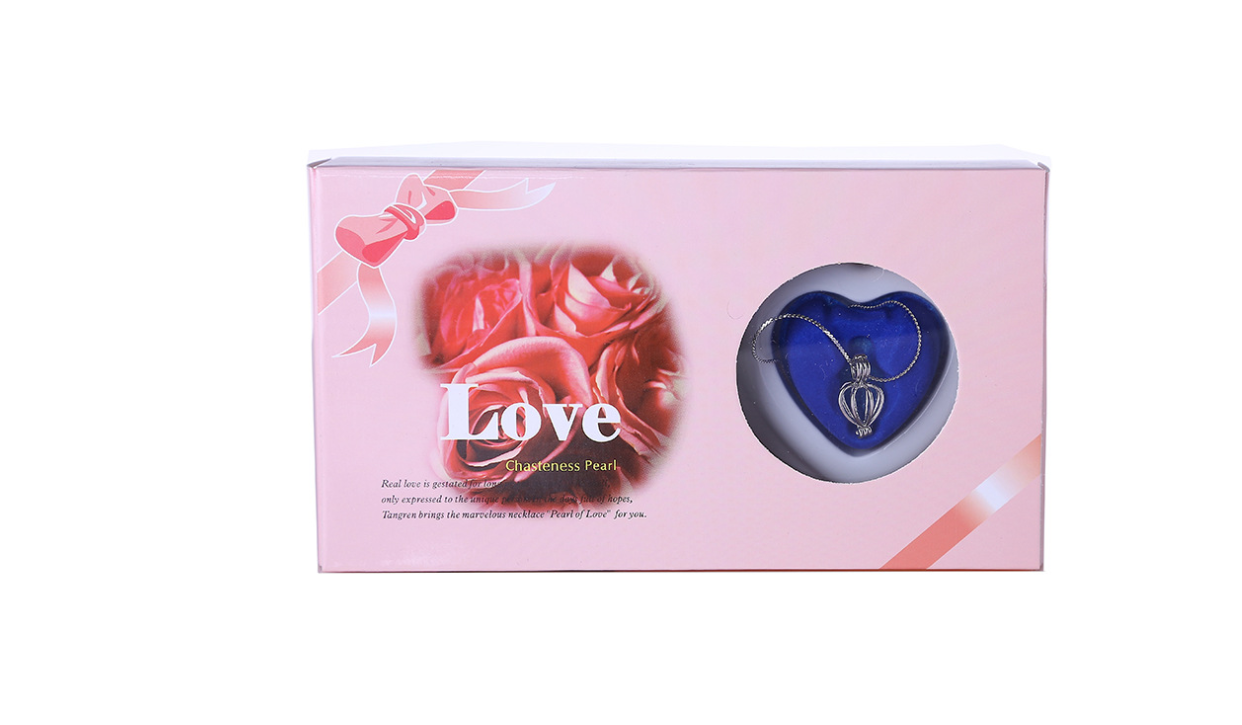 Wish pearl necklace gift box with blue heart pendant in round display