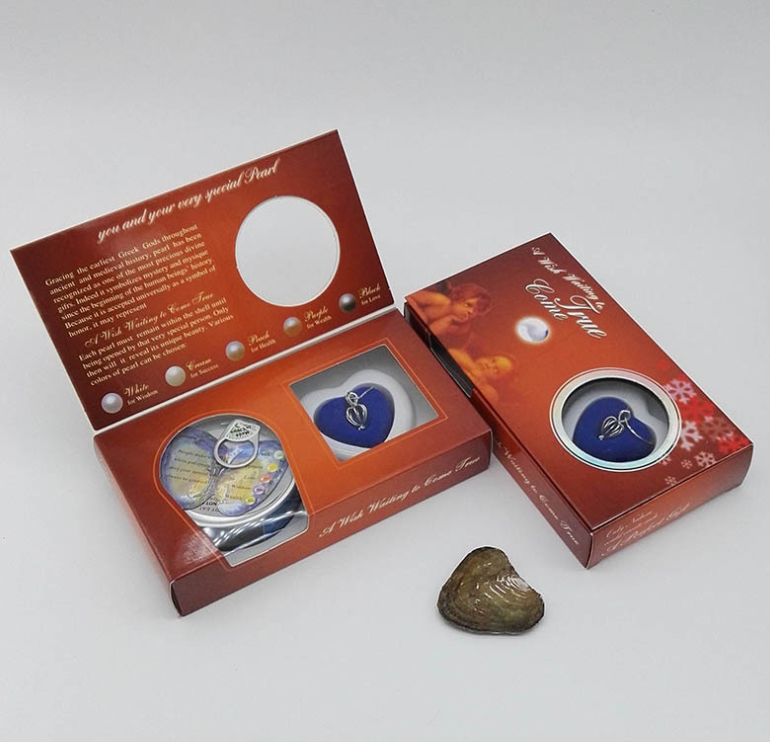 Wish pearl necklace gift boxes with blue heart pendant in heart-shaped display