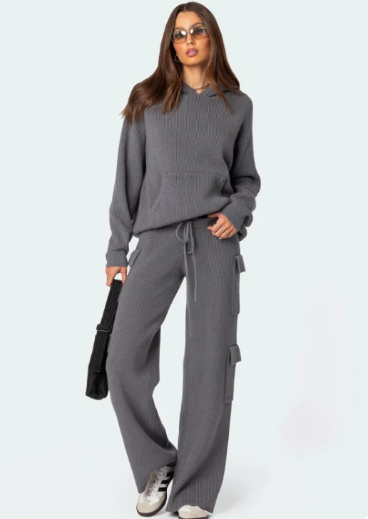 Two-piece hooded sweater suit in dark gray with side cargo pockets on joggers