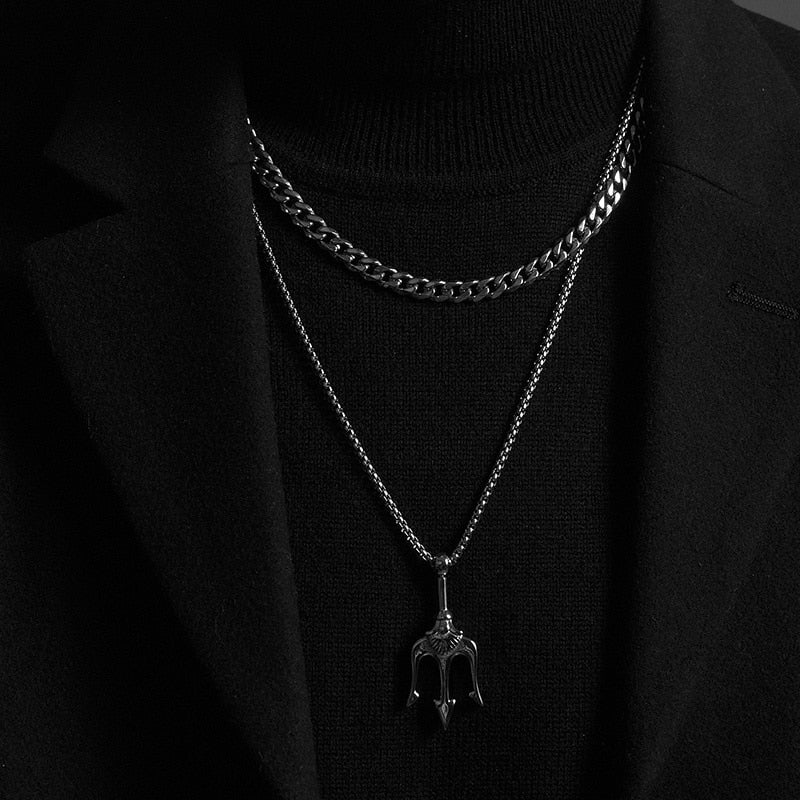 Stainless steel twisted rope Figaro necklace with small charm pendant at center front