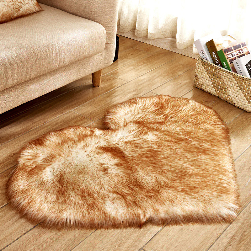 Plush heart-shaped rug, long-pile fluffy mat with light brown and cream mottled pattern