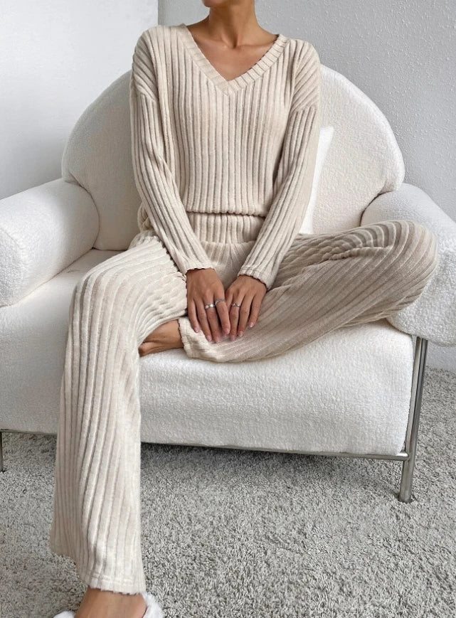 Women’s 2-piece loungewear set in cream ribbed knit, V-neck top and wide-leg pants
