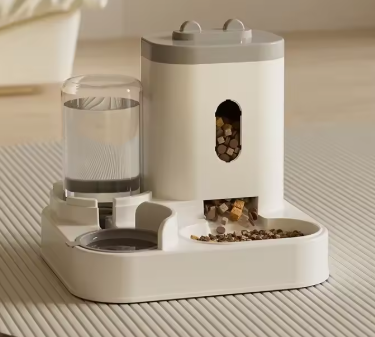 Automatic 2-in-1 pet feeder in light beige with clear water tank and food bowl